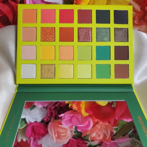 Eyeshadows - Picture 3 of 8